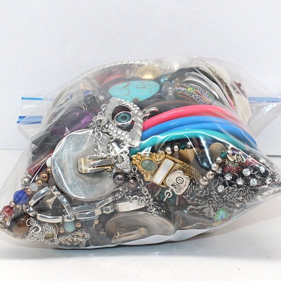 Vintage Wearable Jewelry Lot - Picture 2 of 5